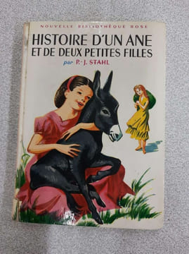 Histoire d'un ane et de deux jeunes filles. P. J. Stahl