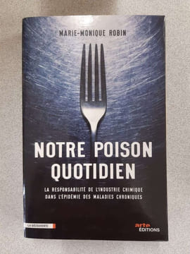 Notre poison quotidien: La responsabilité de l'industrie chimique dans l'épidémie des maladies chroniques. Marie-Monique Robin