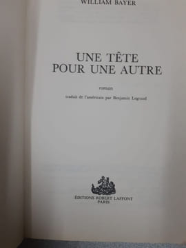 Une tête pour une autre. William Bayer