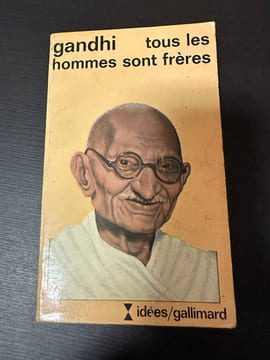 Gandhi tous les hommes sont frères. undefined