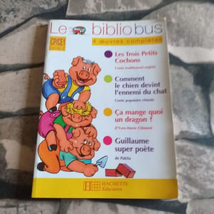 Le Bibliobus CP/CE1 : Les Trois Petits Cochons ; Comment le chien devînt l'ami du chat ; Ca mange quoi un dragon? ; Guillaume superpoète: Cycle 2 CP/CE1 Les trois petits cochons (Livre de l'eleve)