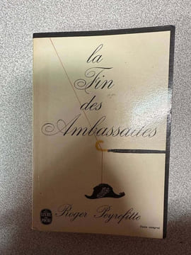 La fin des ambassades. Roger Peyrefitte
