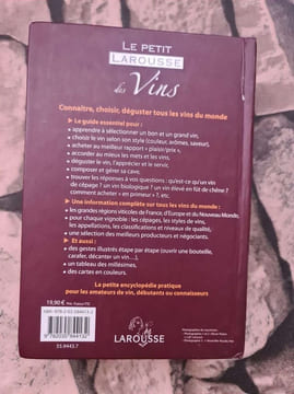 Le petit Larousse des Vins: Connaître choisir déguster. Collectif