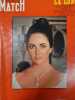 Paris Match N° 1074. 
