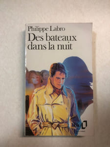 Des bateaux dans la nuit