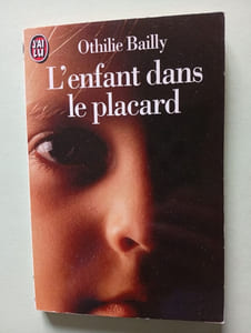 L'enfant Dans Le Placard