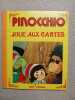 Pinocchio joue aux cartes. 