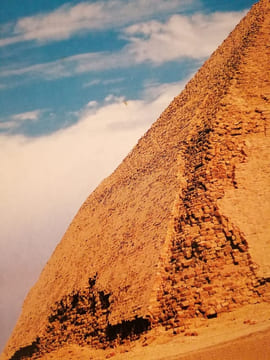 Magnifiques pyramides et sphinx mystérieux. undefined