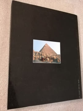 Magnifiques pyramides et sphinx mystérieux. undefined