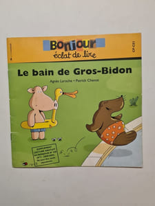 Le bain de gros bidon