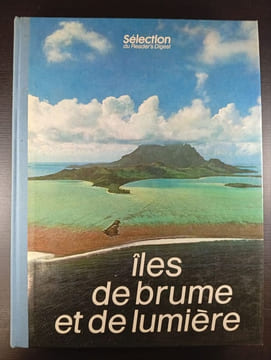 Îles de brume et de lumière. undefined
