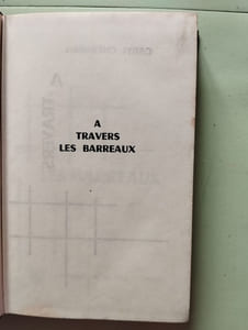A Travers Les Barreaux