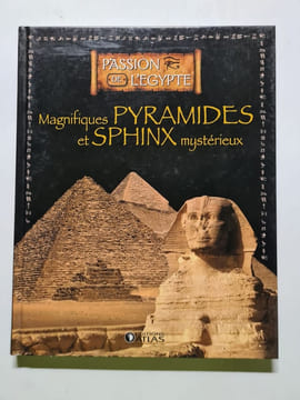 Magnifiques Pyramides et Sphinx mystérieux. undefined