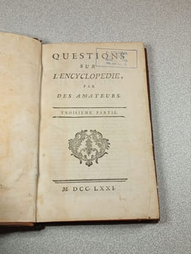 QUESTIONS sur l'ENCYCLOPÉDIE par des Amateurs - VOLTAIRE (9 volumes). undefined