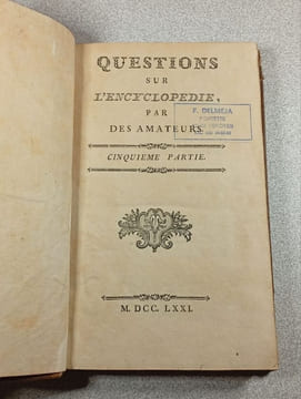 QUESTIONS sur l'ENCYCLOPÉDIE par des Amateurs - VOLTAIRE (9 volumes). undefined