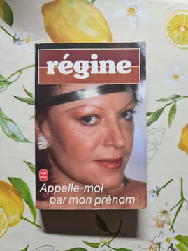Régine : Appelle-moi par mon prénom. undefined