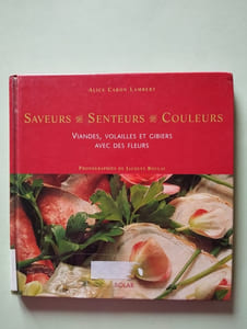 Viandes Volailles Et Gibiers Avec Des Fleurs