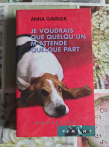 Je voudrais que quelqu'un m'attende quelque part