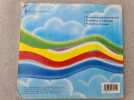Apprendre &agrave; conna&icirc;tre les couleurs en feuillet l'arc-en-ciel. 