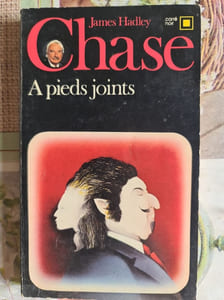 A pieds joints