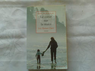 Le coeur sur la main : roman