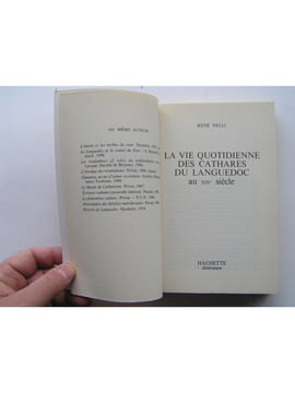 La vie quotidienne des Cathares du Languedoc au XIIIe siècle.. René Nelli
