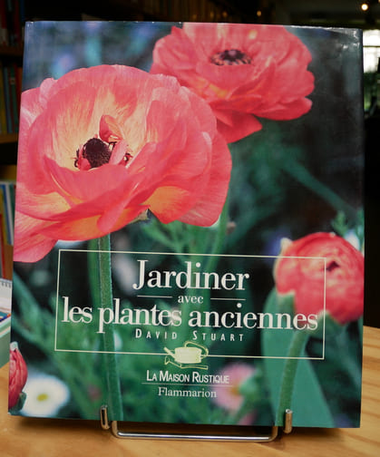Jardiner avec les plantes anciennes (= Gardening with antique plants).