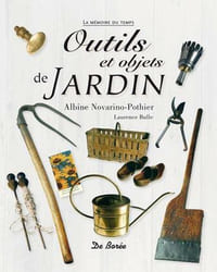 Outils et objets de jardin.