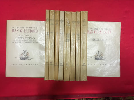 Le théâtre complet de Jean Giraudoux
. JEAN GIRAUDOUX