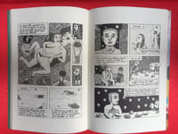 Alice embrasse la lune avant qu'elle ne s'endorme