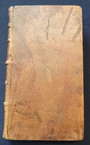 L'apothéose du dictionnaire de l'académie et son expulsion de la region celeste . Ouvrage contenant cinquante Remarques critiques sur ce Dictionnaire auquelles on en a joint cinquante autres sur divers célèbres Auteurs 