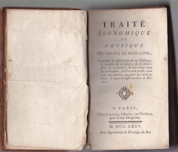 Traité Économique et Physique Des Oiseaux De Basse-cour , Contenant La Description De Ces Oiseaux , La Manière De Les Élever , De Les Multiplier , De Les Nourrir , De Les Traiter Dans Leur Maladies & D'en Tirer Profit Tant Pour Nos Alimens (.)