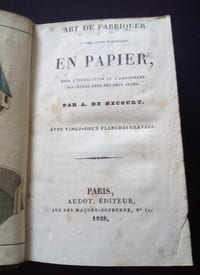 Art de fabriquer toutes sortes d'ouvrages en papier pour l'intruction et l'amusement des jeunes gens des deux sexes avec 22 planches gravées suivi de Art de construire en cartonnage toutes sortes d'ouvrages d'utilité et d'agrément avec 8 planches gravées