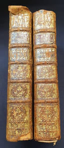 Les cent nouvelles nouvelles suivent les cent nouvelles contenant les cent histoires nouveaux , qui sont moult plaisans a raconter , en toutes bonnes compagnies , par manière de joyeuseté avec d'exellentes figures en taille-douce gravées sur les dessins du fameux Mr Romain de Hooge retouchées par feu B. Picart le Romain  - 2 Tomes en 2 volumes 