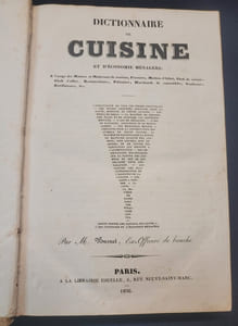 Dictionnaire de cuisine et d'économie ménagère a l'usage des maitres et maitresse de maison , fermiers , maitres-d'hotels , chefs de cuisine , chefs d'office , restaurateurs , patissiers , marchands de comestibles , confiseurs , distillateurs , etc