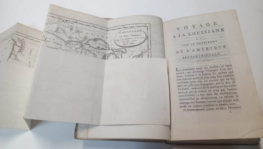 Voyage à la Louisiane et sur le continent de l'Amérique Septentrionale fait dans les années 1794 à 1798 contenant un tableau historique de la Louisiane , des observations sur son climat ses riches productions , le caractère et le nom des sauvages , des remarques importantes sur la navigation , des principes d'administration , de législation et de gouvernement propres à cette colonie , etc , etc ... orné d'une belle carte
