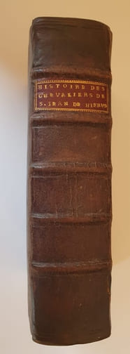 Histoire des Chevaliers de l'Ordre de l'Hospital de S. Jean de Hierusalem - Contenant leur admirable institution de Police . La suite des guerres de la terre Saincte ou ils se sont trouvez . La conqueste et les trois grands sièges de Rhodes . Le merveilleux siège de Malte . Leur continus voyages entreprises batailles assaultz rencontres & autres exploitz de guerre jusques à notre temps - 2 tomes en 1 volume