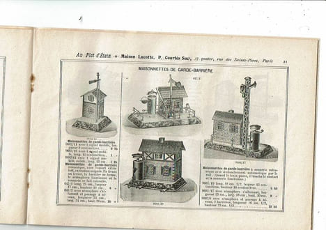 Catalogue Chemins de Fer mécaniques à vapeur et électriques. Accessoires. Autombiles Cuirassés Torpilleurs Paquebot. Au Plat d'Etain. undefined