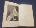 Leaves of grass - Including a Fac-simile autobiography variorum readings of the poems and a department of Gathered Leaves . Walt Whitman