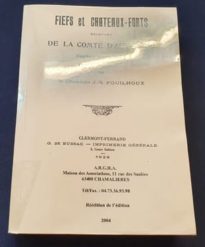 Fiefs et Chateaux-forts relevant de la comté d'Auvergne ( Capitale Vic-le-Comte) . Chanoine J.B. Fouilhoux