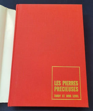 Les pierres précieuses , les pierres fines et d'ornementation , les perles , l'ambre , le corail , l'écaille , l'ivoire et leurs imitations . Tardy ( ...