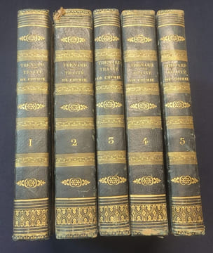 Traité de chimie élémentaire théorique et pratique suivi d'un essai sur la philosophie chimique - 5 tomes en 5 volumes - Complet. Baron L. J. Thenard