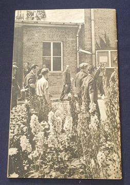 Travaillez en Allemagne c'est gagner sa vie dans de bonnes conditions - Voyez par vous mème... - Propagande de Vichy. undefined