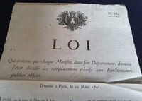 Loi qui ordonne que chaque ministre , dans son département , donnera l'état détaillé des remplacements relatifs aux Fonctionnaires absents Donnée à Paris le 20 Mars 1791