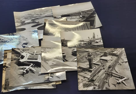 Ensemble de 15 photographies de l'aéroport d'Orly prises en 1969 et 1970 par les photographes J.J. Moreau et Jean Cassan. undefined