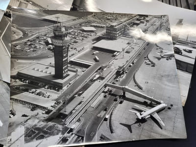 Ensemble de 15 photographies de l'aéroport d'Orly prises en 1969 et  1970 par les photographes J.J. Moreau et Jean Cassan