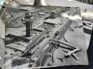 Ensemble de 15 photographies de l'aéroport d'Orly prises en 1969 et  1970 par les photographes J.J. Moreau et Jean Cassan. 
