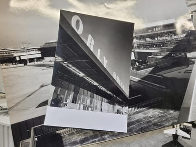 Ensemble de 15 photographies de l'aéroport d'Orly prises en 1969 et  1970 par les photographes J.J. Moreau et Jean Cassan