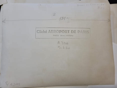 Ensemble de 15 photographies de l'aéroport d'Orly prises en 1969 et 1970 par les photographes J.J. Moreau et Jean Cassan. undefined