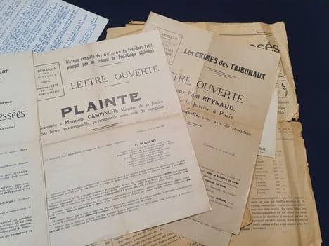 Ensemble de documents concernant Le journal des écrasés de la nation du pharmacien Paul Desmarais de Honfleur . undefined